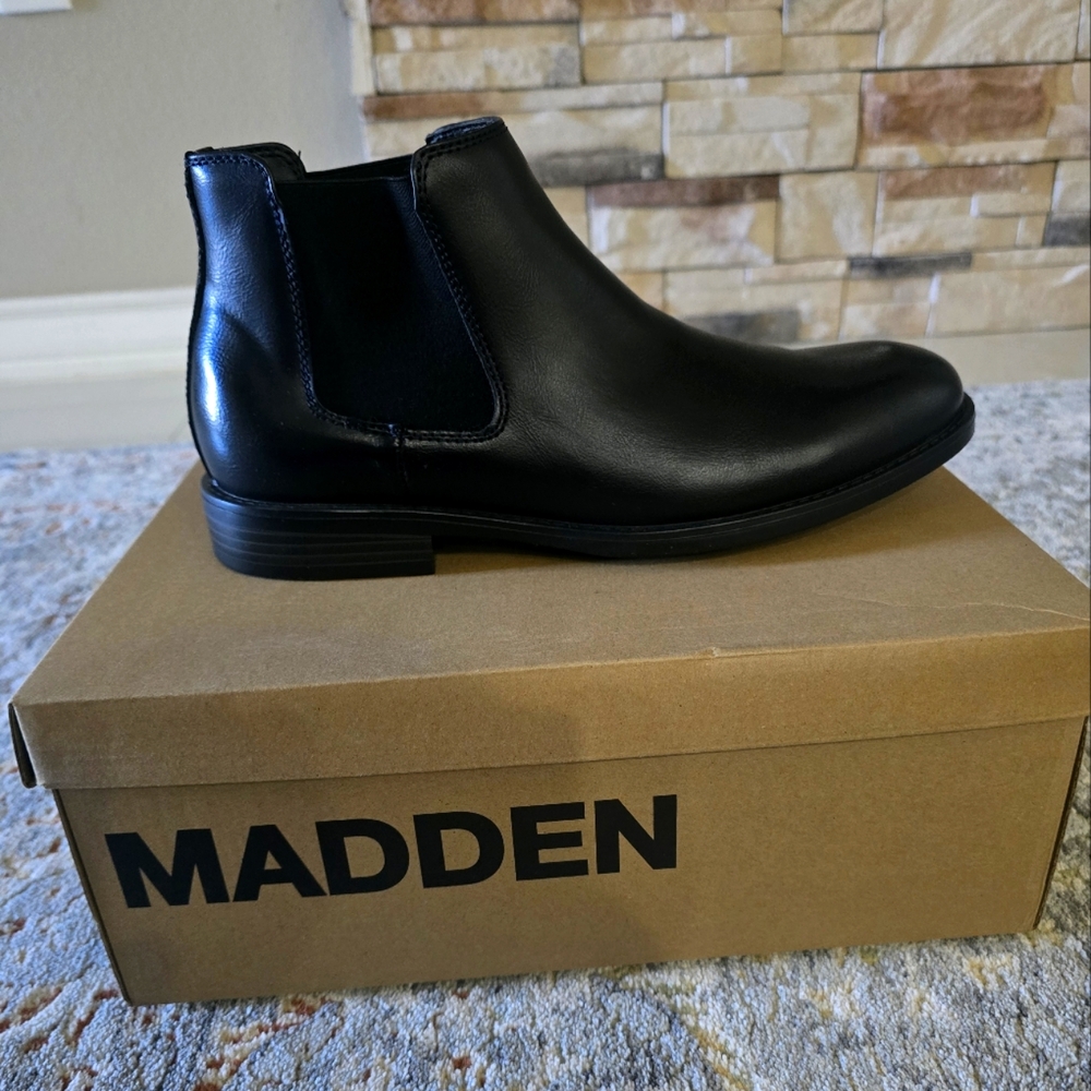 STEVE MADDEN- Black Leather Men's Chelsea Boots